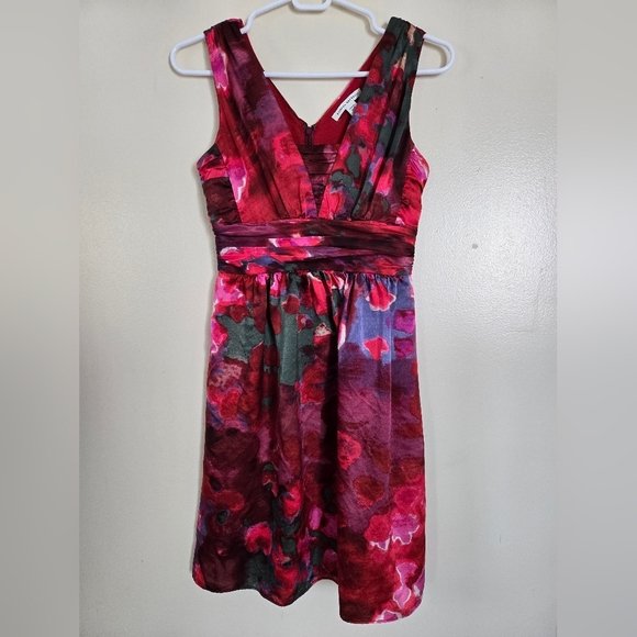 Banana Republic Dresses & Skirts - Banana Republic Silk Red Pink Floral V-Neck Sleeveless Dress Size 00P